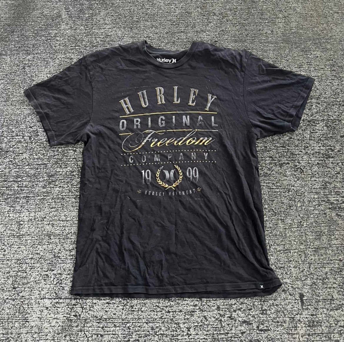 Vintage Hurley Tee – Faded Black Size L